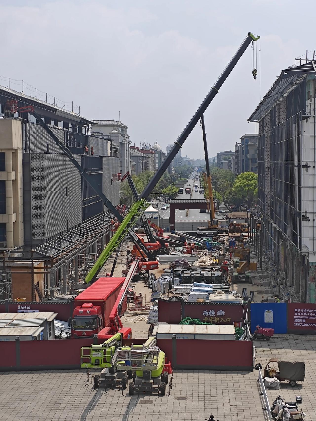 襄阳北街正处于全面升级改造之中。作为襄阳古城中轴线核心街区，项目以保护历史肌理、