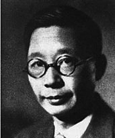 1943年，老舍的妻子胡絜青不顾兵荒马乱，带着三个年幼的孩子，历经三个月，从北平