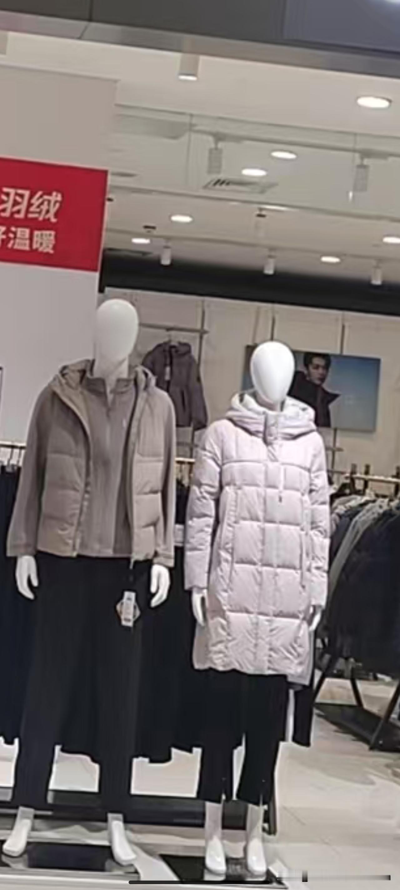 羽绒服清洗，记住这4步，蓬松保暖不变形！很多人不知道羽绒服怎么洗，纠结洗衣机