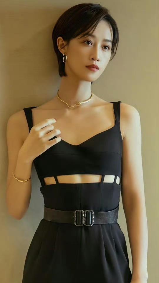 优雅黑裙，气质满满，时尚穿搭指南！蓝盈莹！！