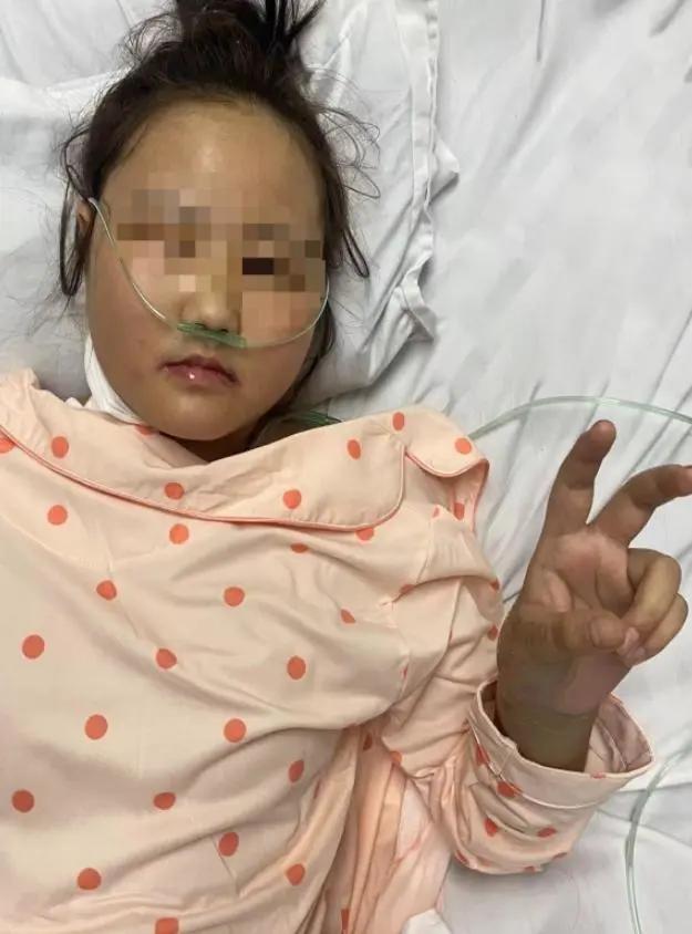 “买保险时说保重疾，真得了病却还不够‘严重’？”武汉一位母亲怎么也没想到，当年给