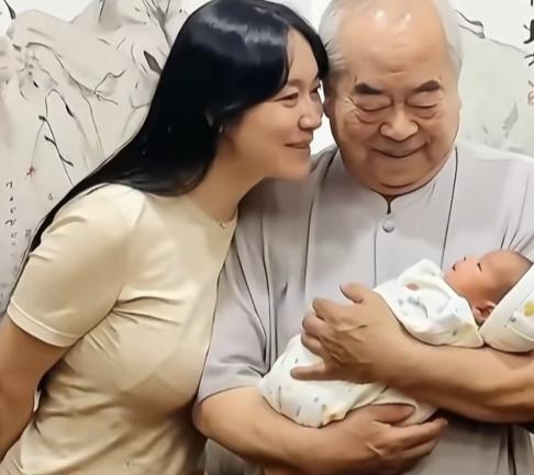 八十多岁的范曾，晚年不靠书画出圈，反倒因一桩家事闹得沸沸扬扬。娶了徐萌后老来得子