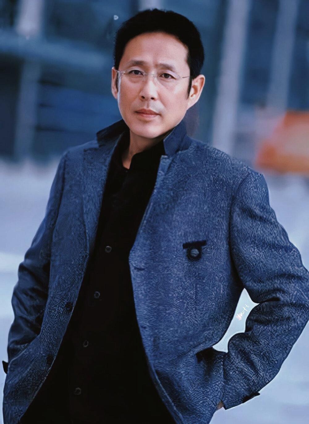 陈道明:“人到晚年，啥亲情、啥陪伴，都是虚的，最后能给你兜底的，就两样东西：你