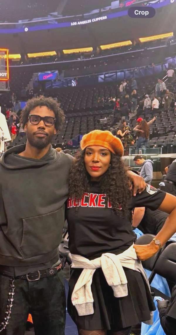 最近记者AndyBailey感叹太阳队的改变时，遭到了火箭队球员塔里伊森妈妈的