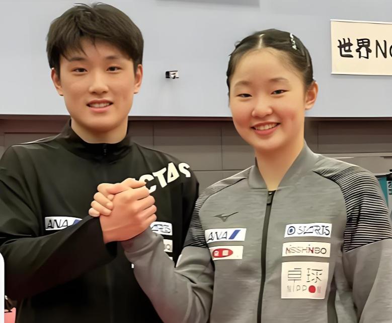 澳门世界杯结束——张本智和一家失落回国！4月6日，张本智和一家随队