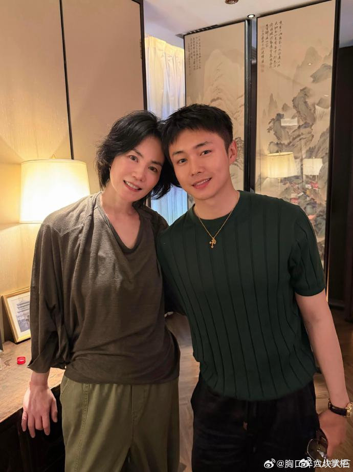 王菲孙浩翟子路合照谢霆锋西安演唱会惊喜同框画面曝光！王菲主动邀约老友孙浩到场助