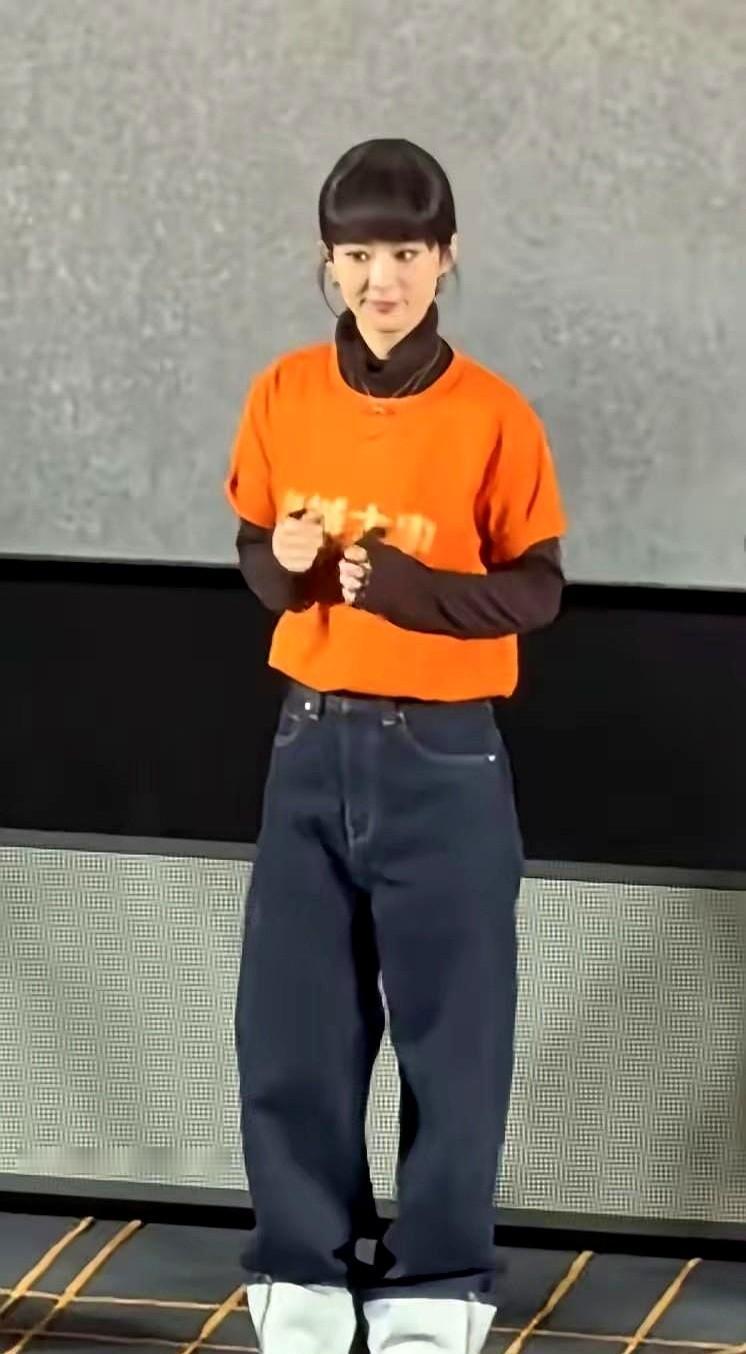 赵丽颖那条被全网嘲的裤子，背后价格吓死人！一条被吐槽“邋遢”的裤子，竟然要6万