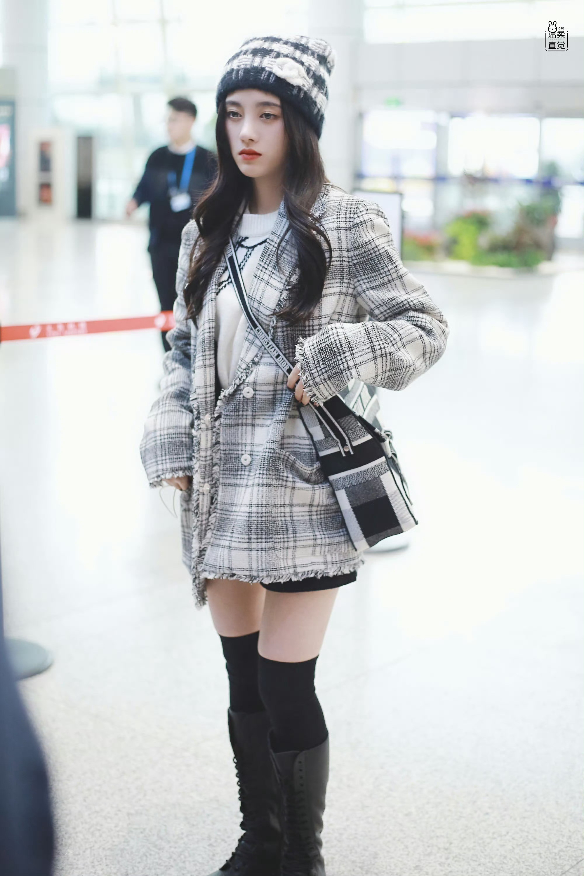 jjy鞠婧祎jjy鞠婧祎苏绿夏“在岁月的尽头等风雪，等烟火以及你”"𝑨𝒕