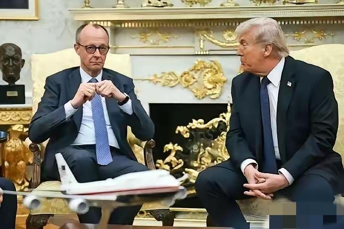 航母被炸被迫后撤，特朗普急找帮手!美伊冲突打了7天，彻底从速决战变成持久战，美