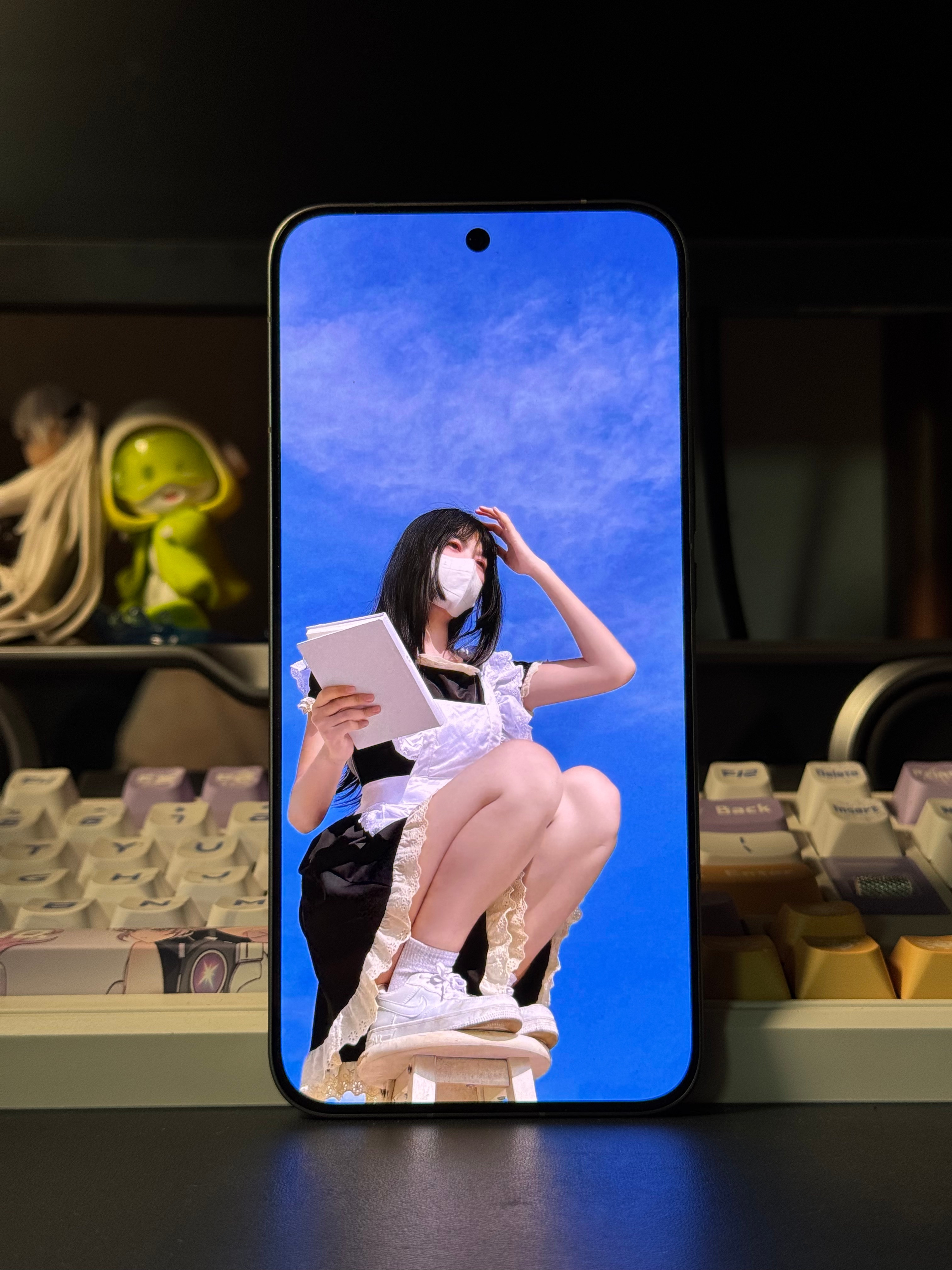 iqooiQOO15这块屏幕真的通透，除了亮度打不过华为Mate80Pro