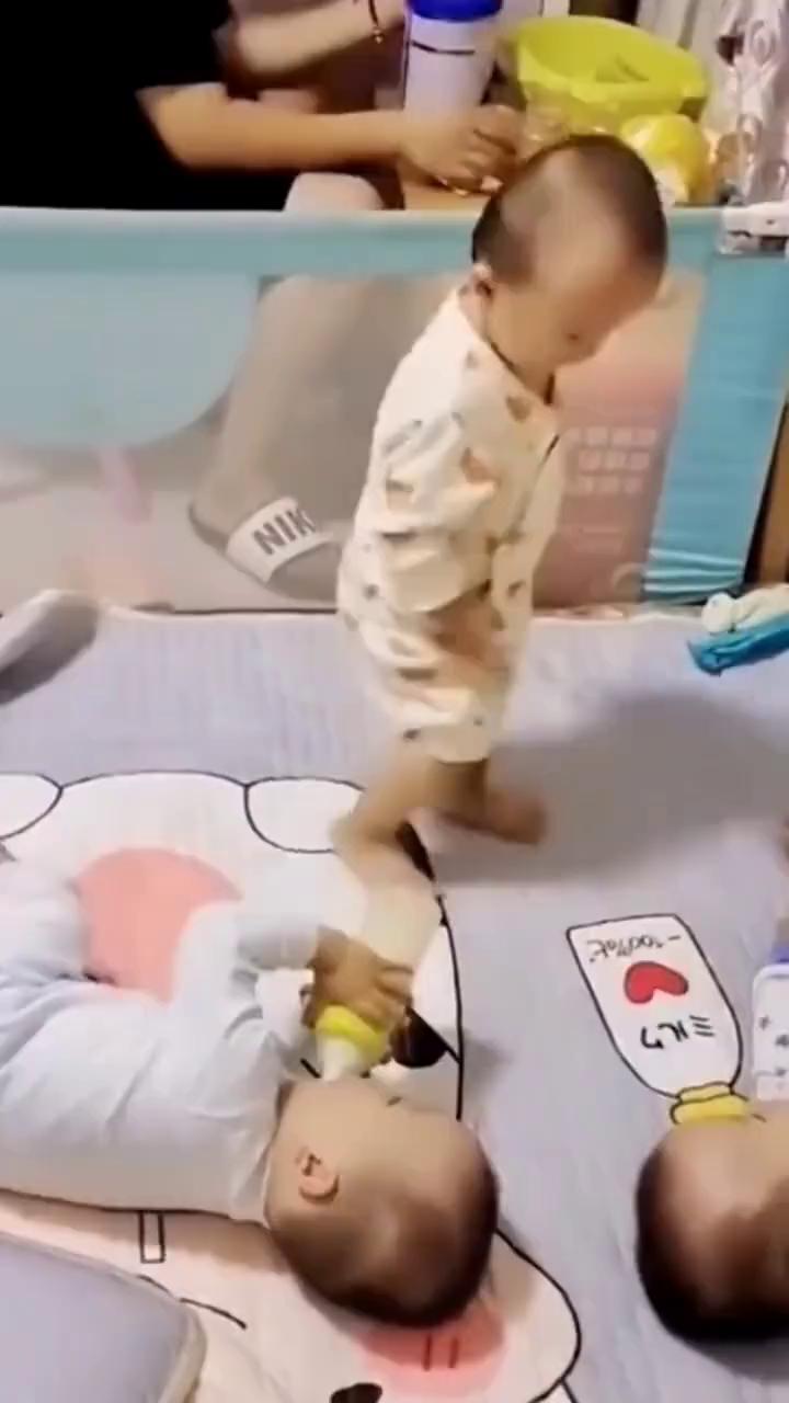 有人。