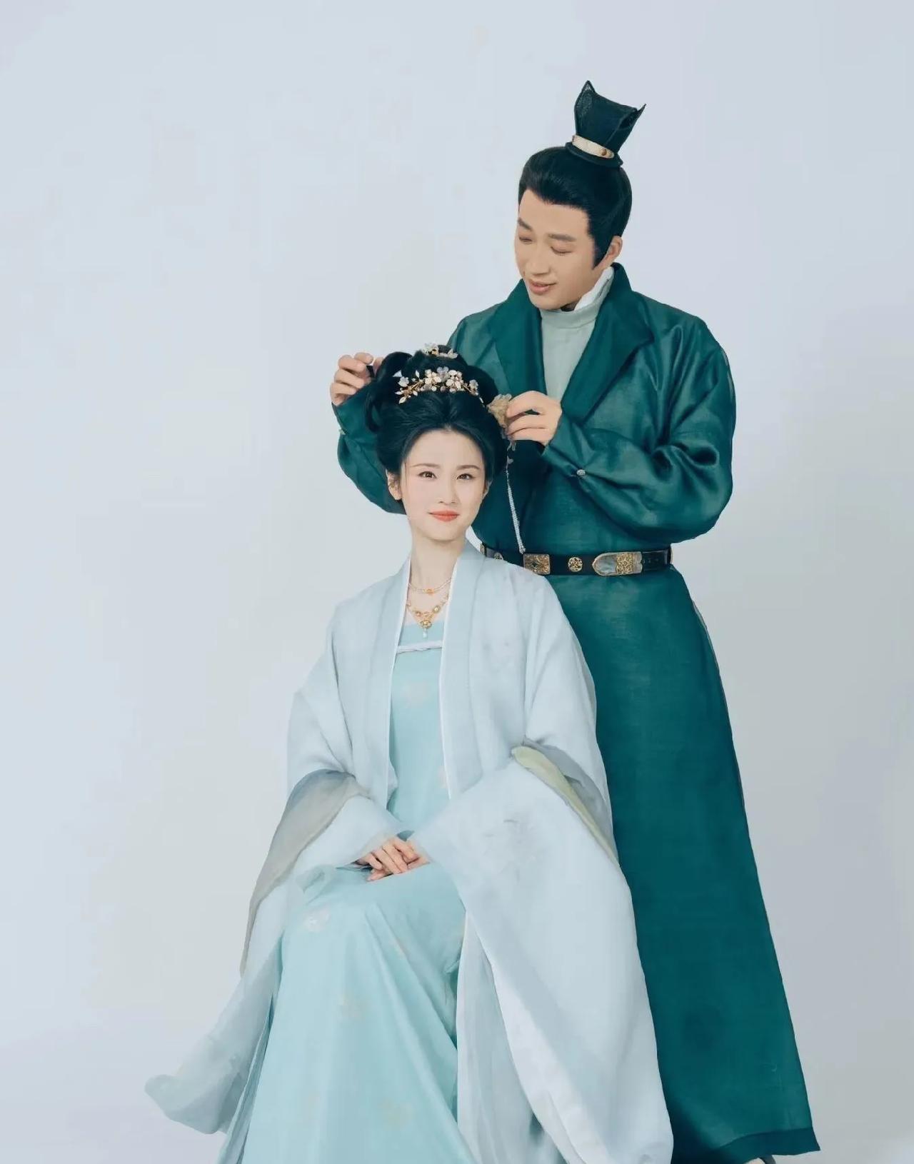 于正张慧雯在金吾不禁里演夫妻，说肯定会火爆。观众看一眼，纷纷心疼张慧雯说，你这