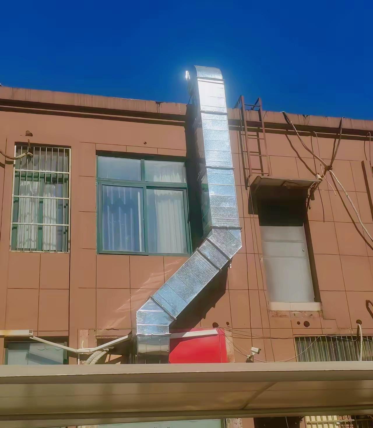 我很怕别人问我的老公是做什么职业的，因为我觉得很没面子！别人的老公都比自家的老婆