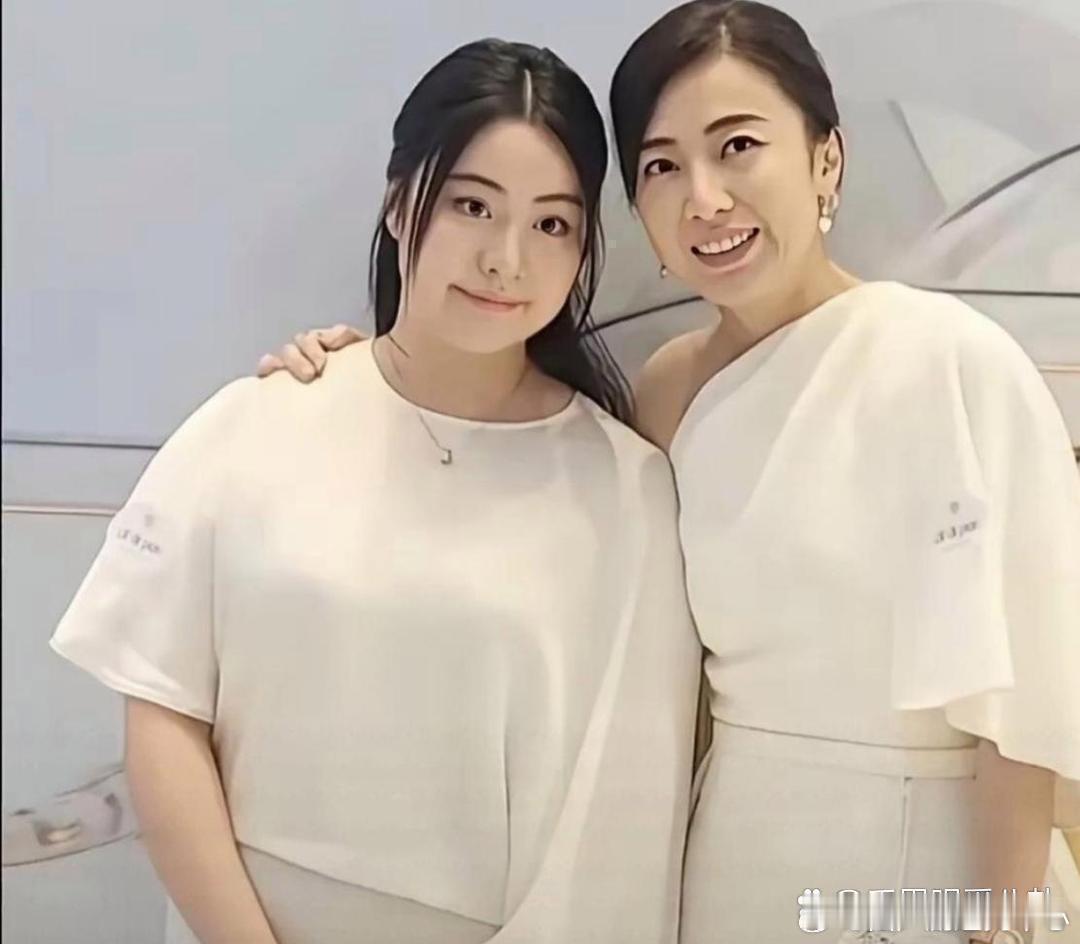 甘比女儿竟比妈妈还漂亮，这逆天颜值真叫人惊叹不已！