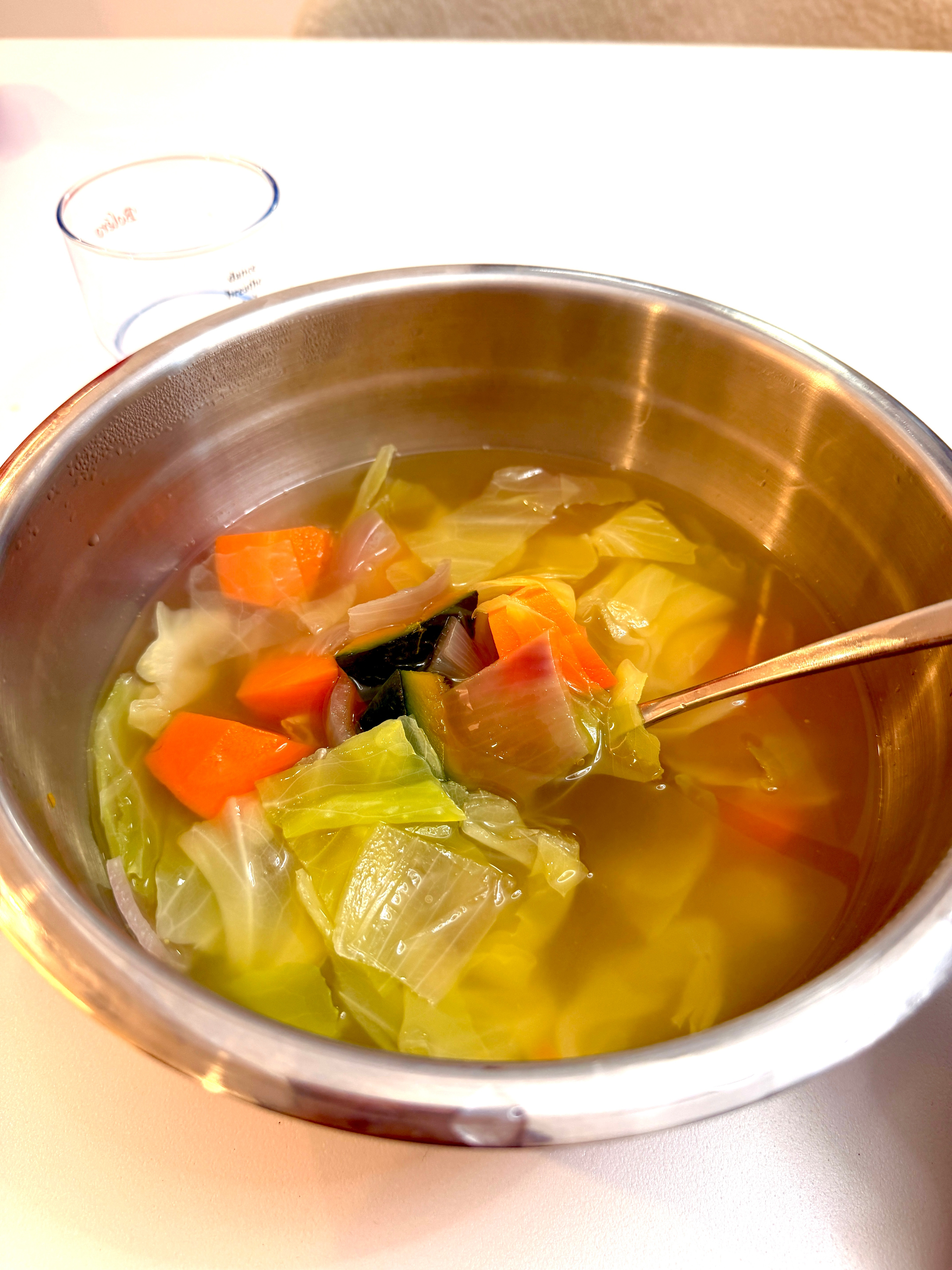 我的晚饭，目前是这碗蔬菜汤～但是过一会不知道能不能忍住不吃别的合肥