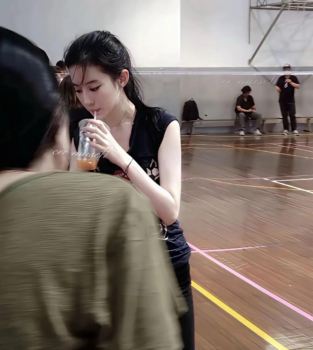 分享小姐姐的美照