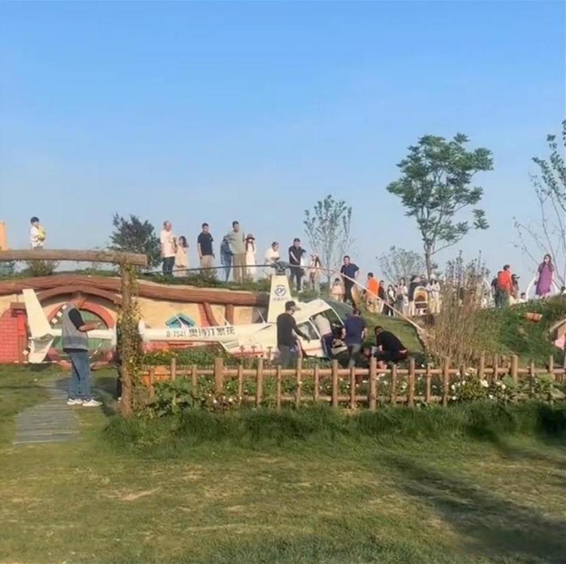 2025年5月2日，江苏苏州，一景区发生坠机事件。致使一名男子死亡，4名机上人员