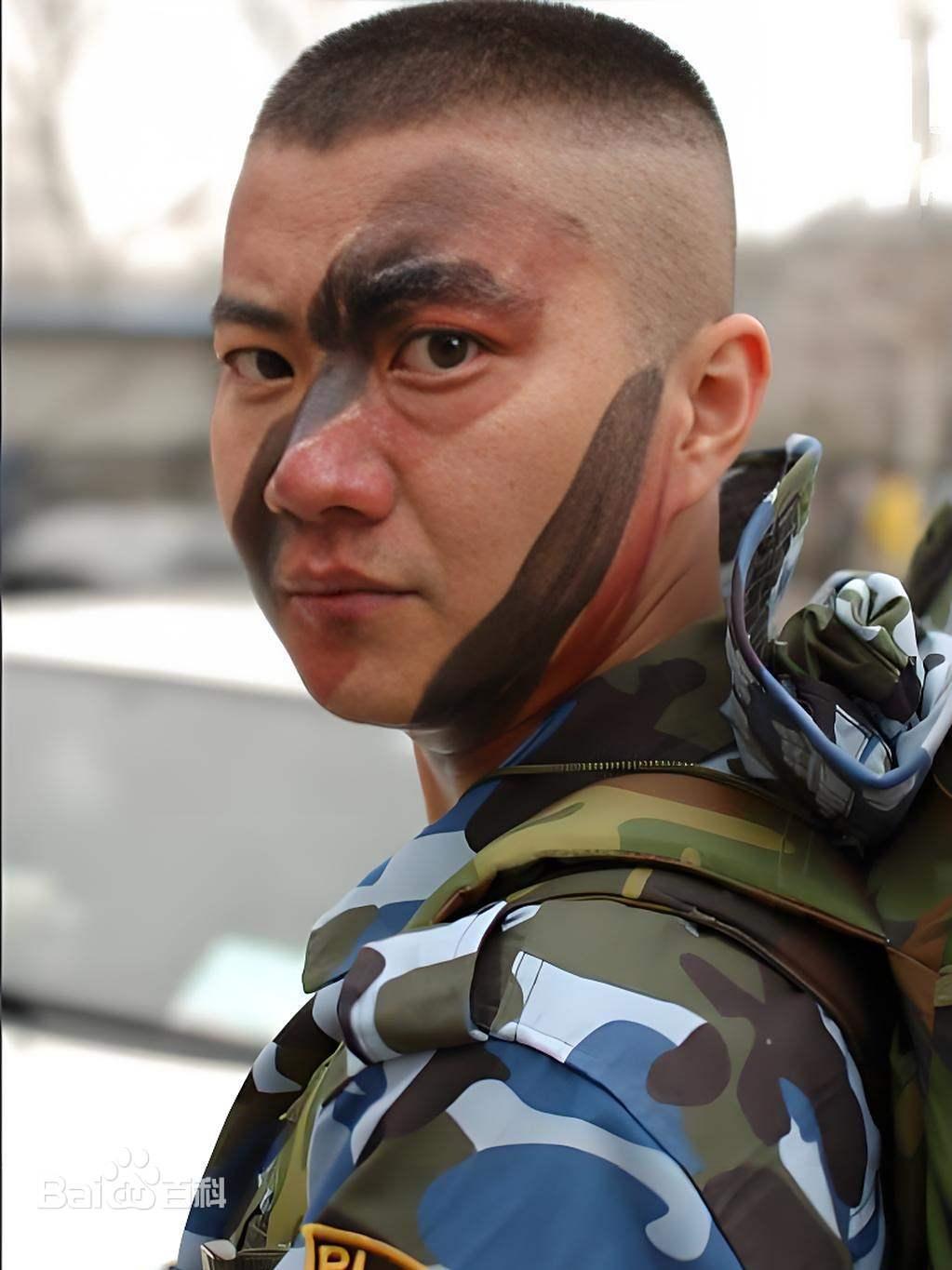 史大凡的爷爷是军区医院副院长，家世背景算得上妥妥的将门子弟，可为什么到了后期，晋