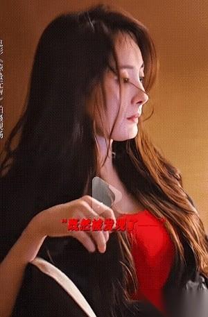 把杨幂和宋佳放一个镜头里，我一下就看明白了。杨幂那张脸，就是一把瑞士军刀，精准