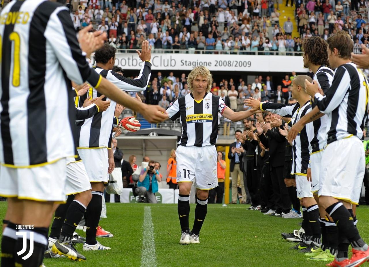 内德维德：“当穆里尼奥得知我和尤文图斯不会续约时，他联系了我。他告诉我，如果我加