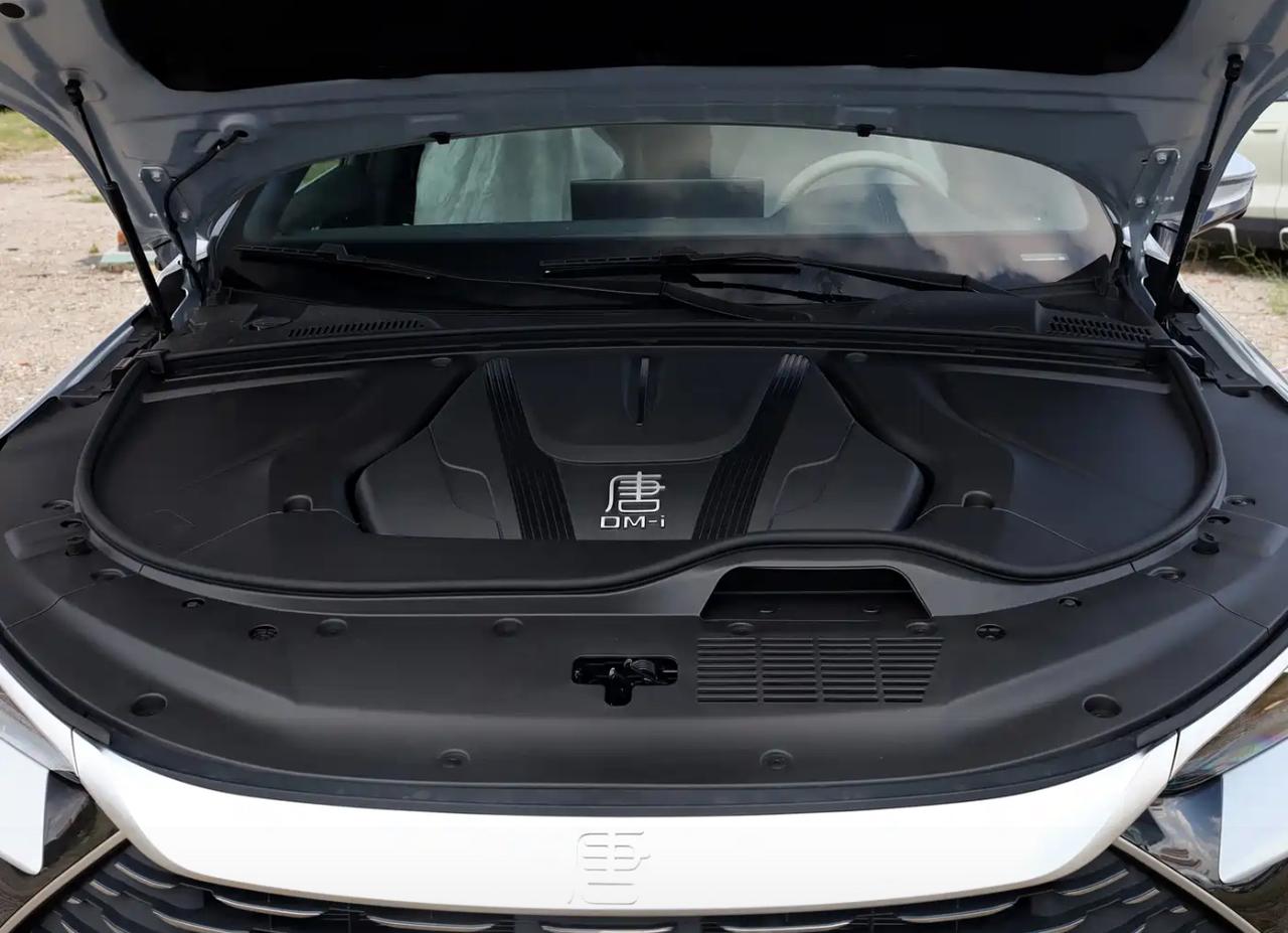 比亚迪唐的安全到底靠不靠谱？开过的人最清楚很多家用车主选车，最在意的就是安全