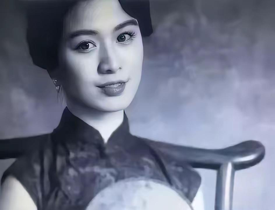 1912年，50岁的曹锟迎娶20岁的富家千金陈寒蕊。新婚夜，送走最后一拨闹喜的宾