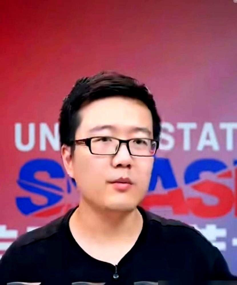 国乒有个怪现象，蒯曼这姑娘，一挨着孙颖莎王曼昱就猛得不像话。你看她在大满贯赛场