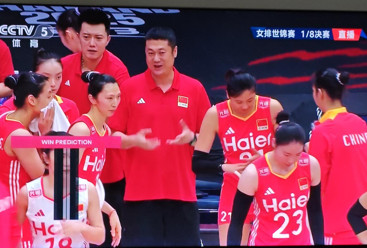 昨晚女排世锦赛1/8决赛，中国女排1:3输给欧洲二流球队法国女排，气得我半宿没睡