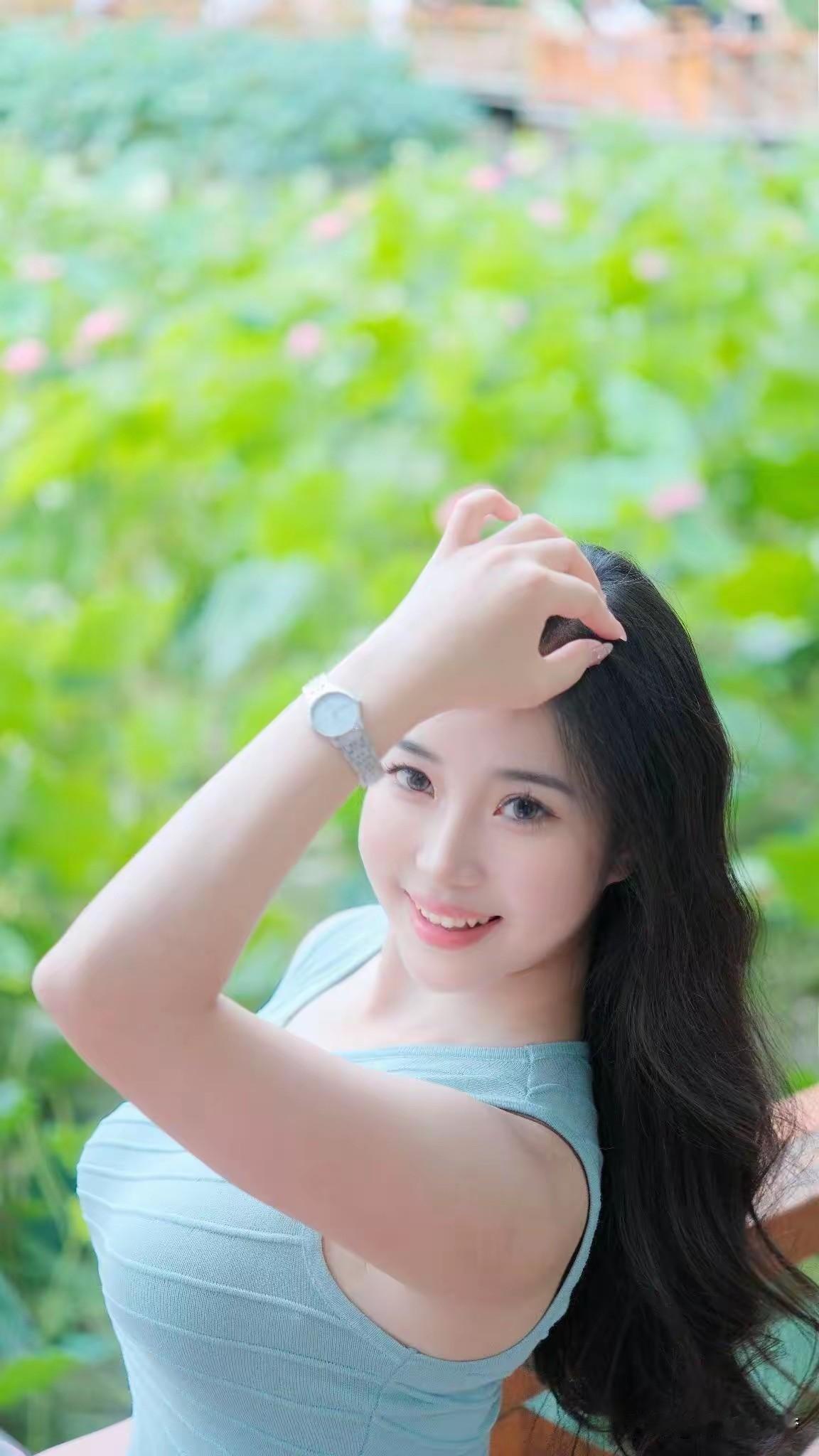 夏天清风徐来惬意舒适清风吹过的夏天