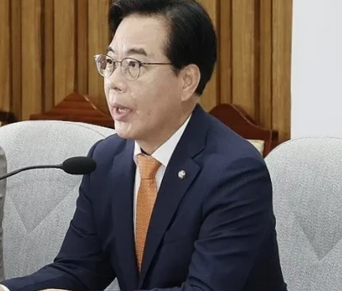 7月22日韩国最大在野党国民力量党代理党首兼院内代表宋彦锡下令调查全汉吉的言行，