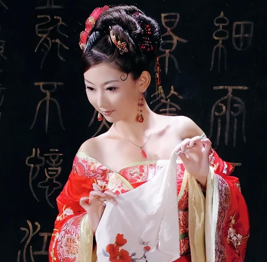 古代，一个美艳少妇和一个血气方刚的小伙同在庙里躲雨，妇人看男子长得英俊，就谎说自