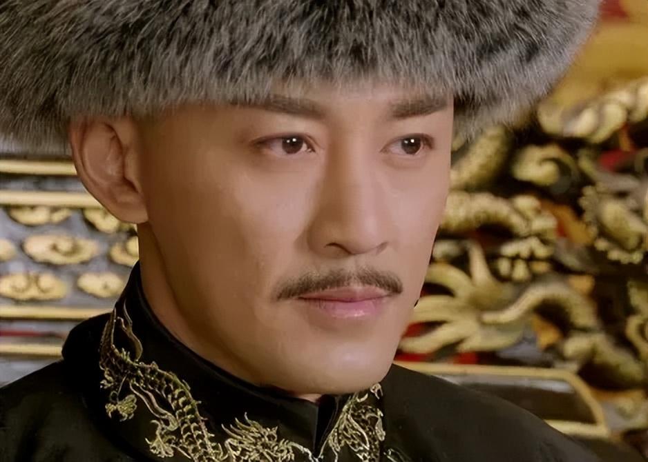 1635年，蒙古太后娜木钟归降后金。皇太极劝代善：“你娶了她吧！”代善嗤之以鼻：