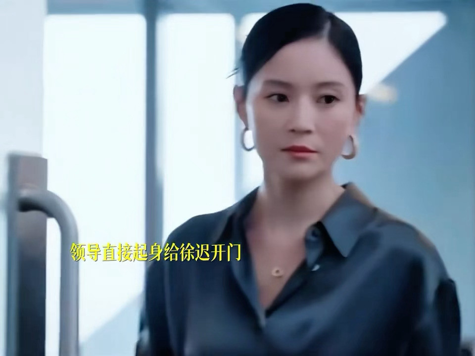 赵今麦徐迟有的是脑子和力气赵今麦紧急手搓PPT职场危机突如其来，徐迟冷静应对，