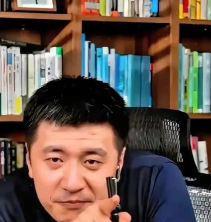 张雪峰撕开信息茧房，为普通家庭点亮军校警校报考之光在志愿填报的信息迷雾中，张雪
