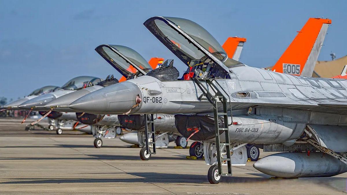 “僵尸战机”项目落幕！中美无人机靶机的赛道，已经分叉美军QF-16靶机项目正