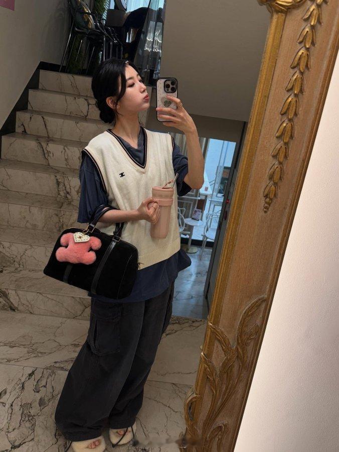 私服秀智😍​​​