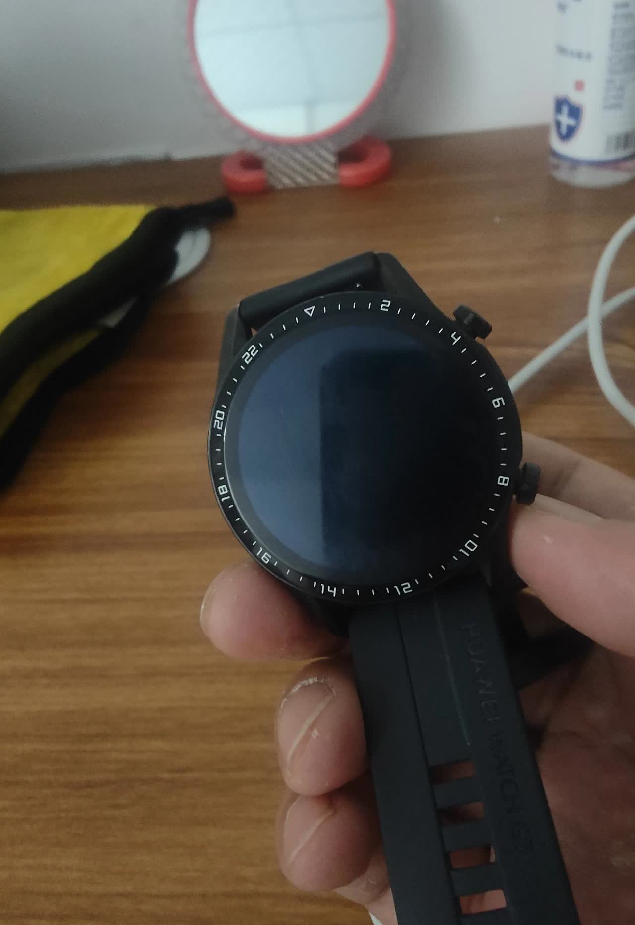 华为GT2戴了好几年了，主要是带着方便看个消息，运动的时候可以统计一些信息，自从