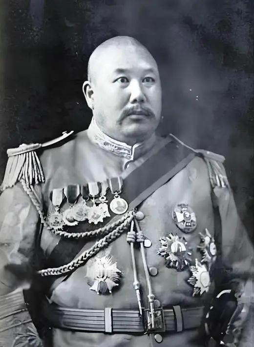 1929年，马鸿逵反冯投蒋后，马鸿宾为了营救叔叔马福祥，挺身而出与冯玉祥面谈，马