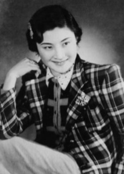 1966年，“京剧皇后”言慧珠自缢前，她拉着11岁的儿子跪在丈夫俞振飞面前，嘱托