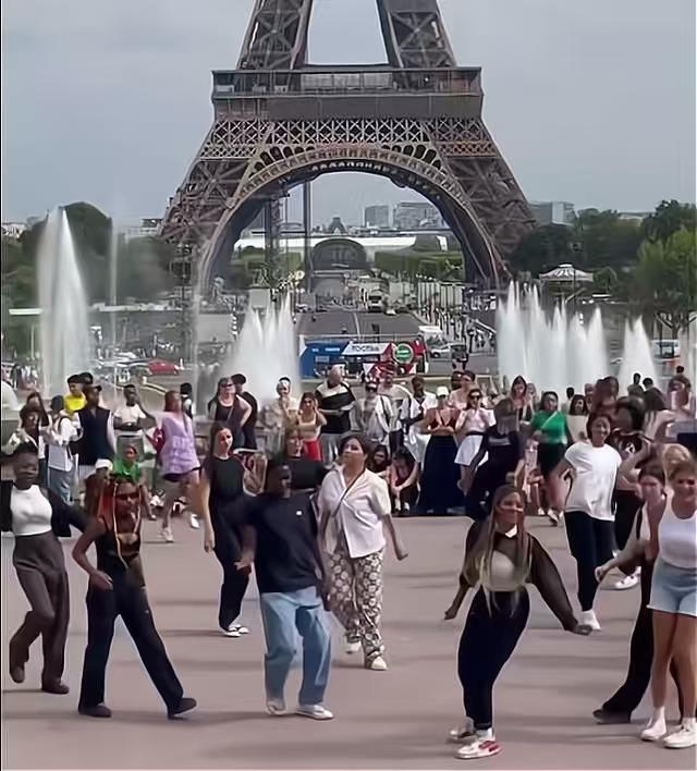 一个国家能糊涂到什么地步？看看法国就能明白。目前法国是欧洲黑人比例最高的国家，黑