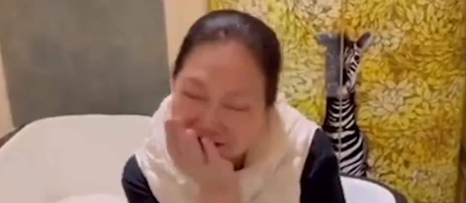 s妈要钱的嘴脸，是什么也挡不住了！马筱梅大婚之日，还在跟她解释，没有不让