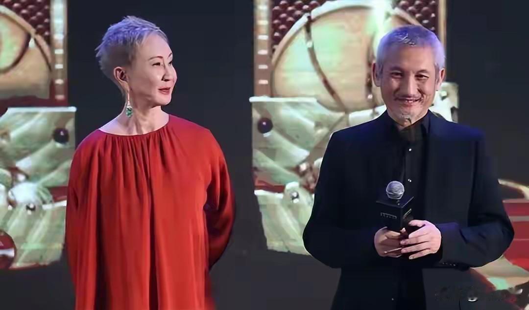 施南生没有好闺蜜林青霞明智，不懂得及时止损，在不爱她的徐克身上花了36年的时间。