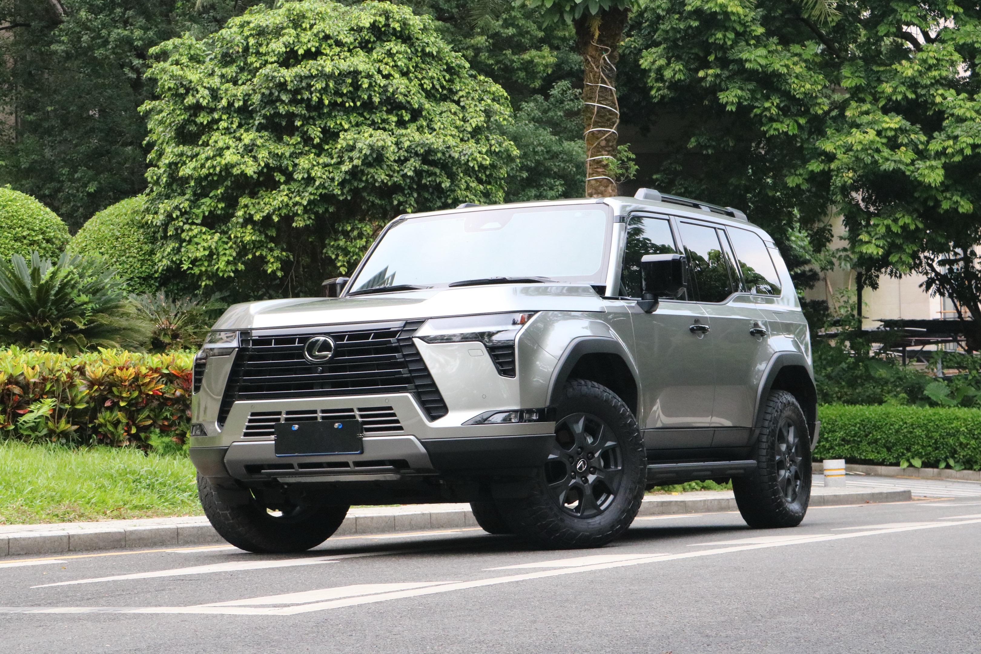 雷克萨斯GX550h,选配马克莱文森