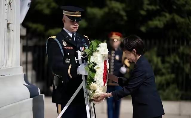 高市早苗阿灵顿公墓鞠躬事件：向投弹手致敬，日本尊严何在？