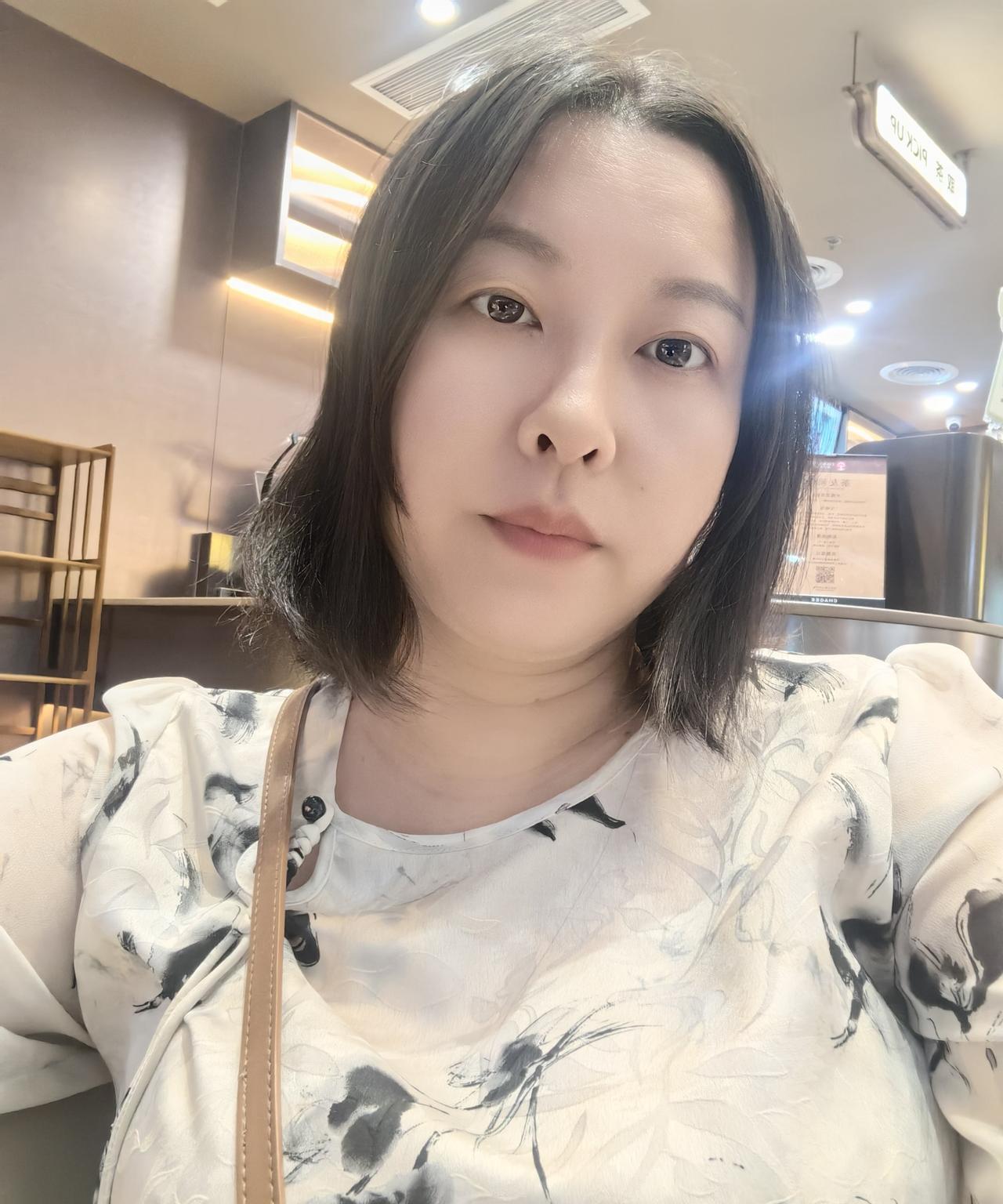 我和老公分房睡了，他上班了，晚上要休息好，而我晚上睡觉的时候总是会起来，喉咙有痰