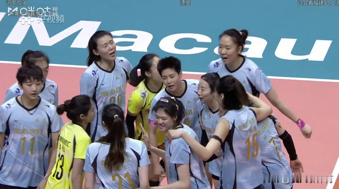 天津女排跟河南女排这场闹剧终于结束了，天津赔进去一个李盈莹，3-2艰难赢了朱婷王