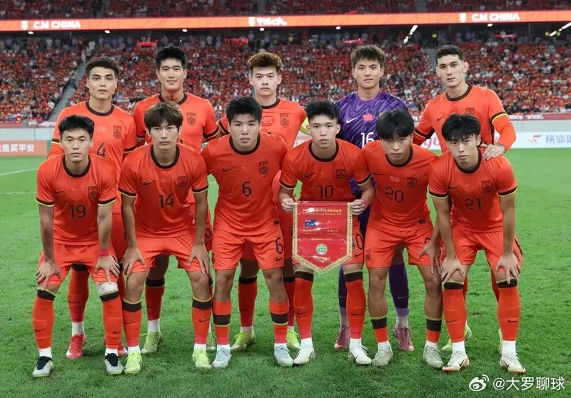 近日，知名解说员黄健翔发声，他认为中国足球不能自甘堕落，龟缩防守、少输等死，搞极