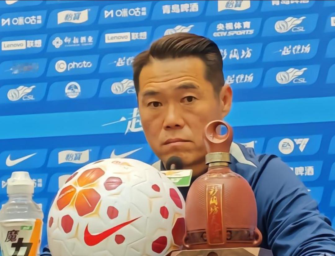 泰山队主教练宿茂臻赛后发言，让球迷从无奈变成了愤怒：不理解，比赛都踢成这样，怎么