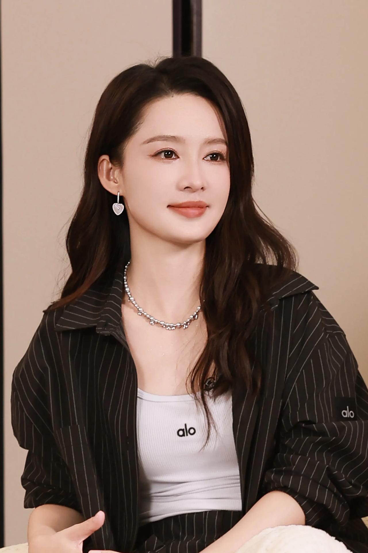 太美了沁沁[滑稽笑]李沁娱乐