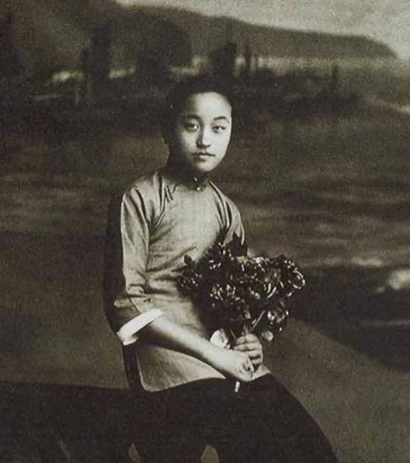 1931年老蒋的亲妹妹蒋瑞莲向哥哥告状，说她的丈夫四处寻花问柳，希望老蒋能加以规